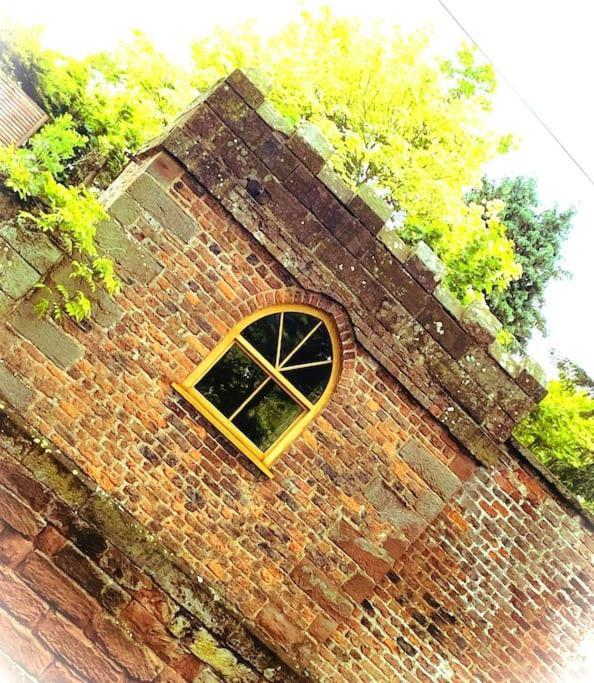 Stay In A Castle! Unique & Luxurious Historical Apartment, Self Contained, Free Parking & Wi-Fi Chester Luaran gambar